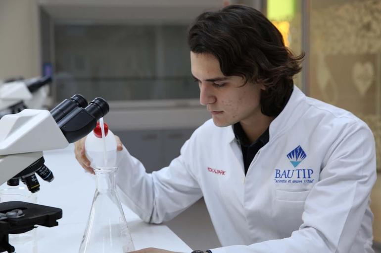 BAU Tıp’tan öğrencilerine 500 bin liralık bilimsel destek
