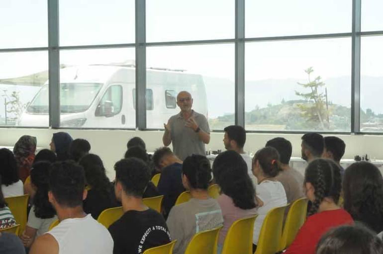 Prof. Dr. Bülent Yılmaz: Asla sahip olduğunuz yeteneklerin dışında bölüm yazmayın