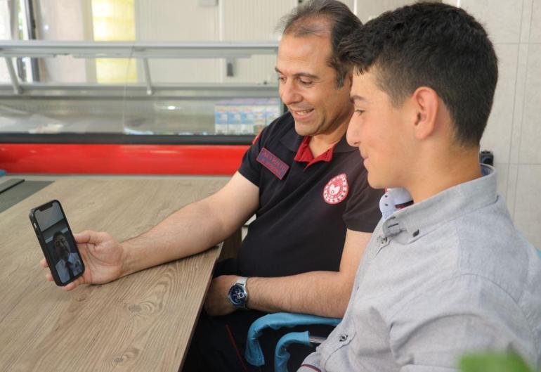 Bakan Yumaklıdan, çobanlık yaparken LGS 2ncisi olan öğrenciye tebrik