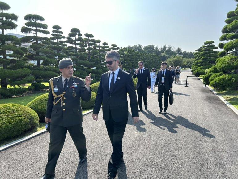 Bakan Yardımcısı Tarıkdaroğlu, Kore Savaşı’nın 70. yıl dönümünde Türk Şehitliği’ni ziyaret etti