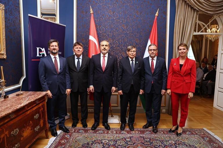 Bakan Fidan, Macaristan’da Galiçya Türk Şehitliği’ni ziyaret etti