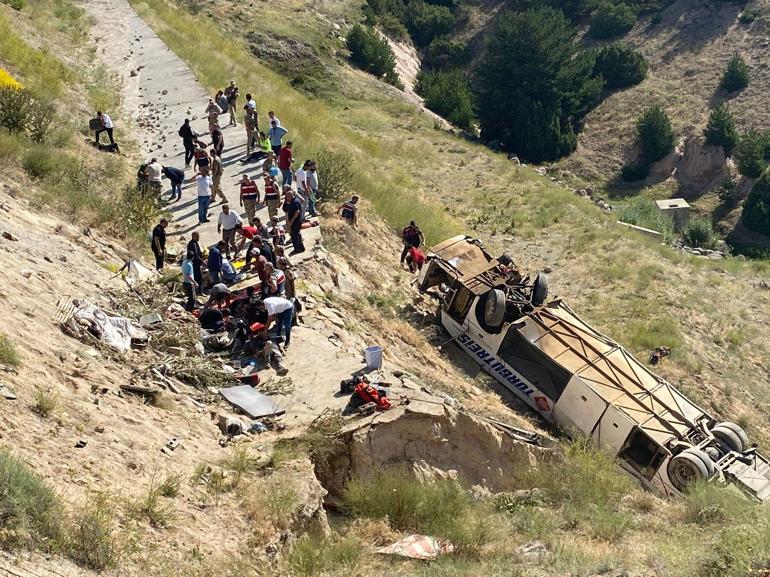 Karsta yolcu otobüsü viyadükten uçtu: 7 ölü, 21 yaralı