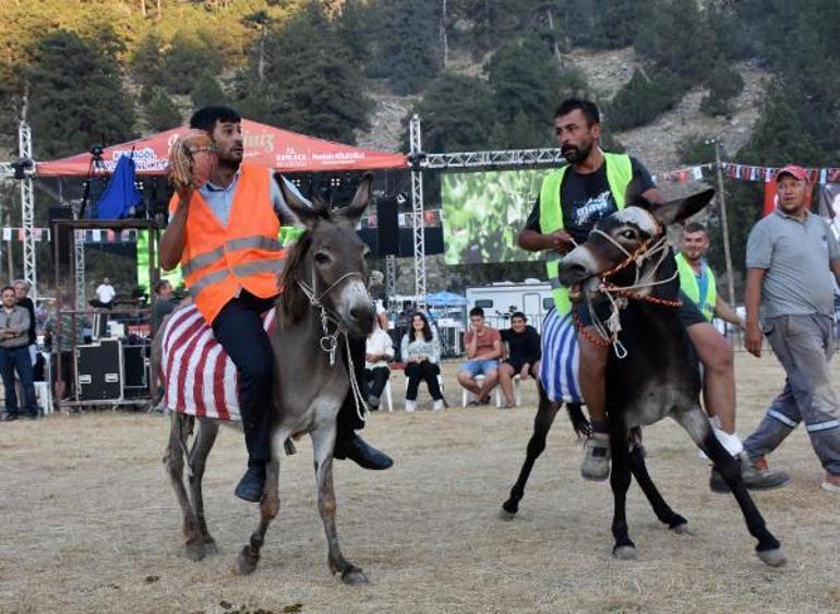 Eşek üzerinde Yörük futbolu