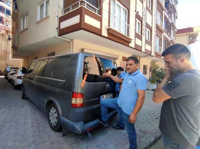 Kağıthane’de minibüsten 120 bin liralık hırsızlık kamerada