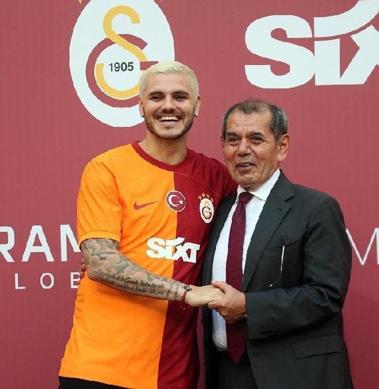 Galatasarayda yeni transferler için imza töreni düzenledi