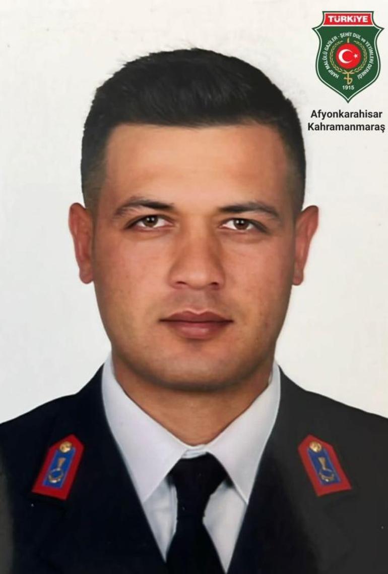 Kaza yerinde önlem almak isterken kamyonetin çarptığı astsubay şehit oldu