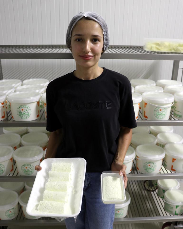 Kadın çiftçi kredisiyle 10 manda alıp, 2 yılda süt işletmesi kurdu