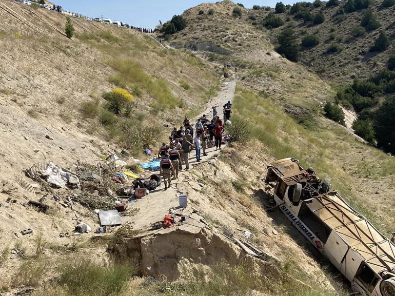 Karstaki yolcu otobüsü kazasında ölenlerin sayısı 8e çıktı