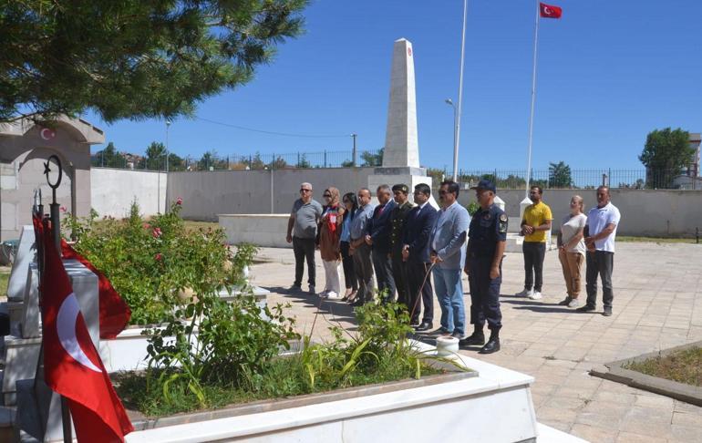 Şehit Bedirhan bebek ve annesi, kabirleri başında anıldı