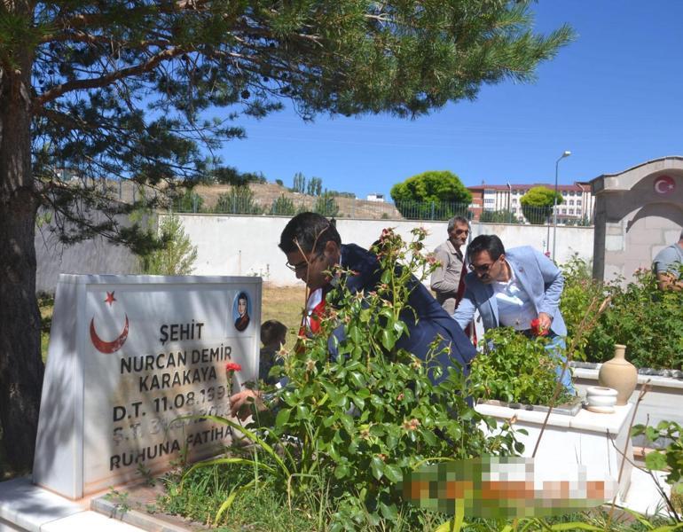 Şehit Bedirhan bebek ve annesi, kabirleri başında anıldı