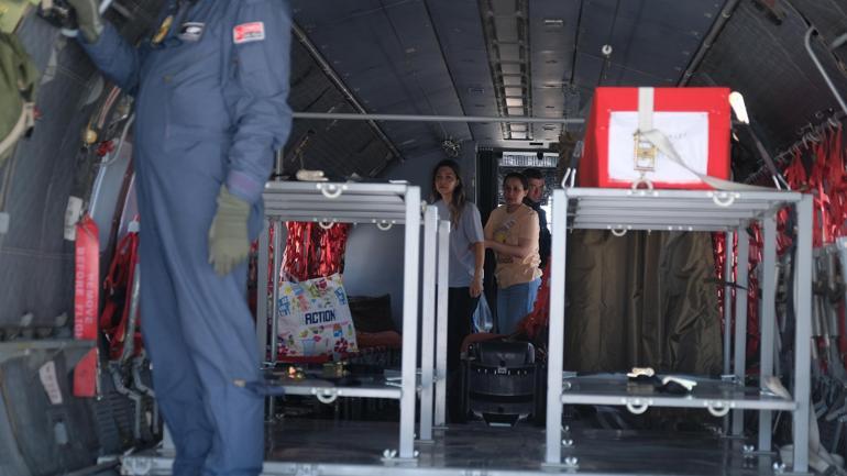 Kaza yerinde önlem almak isterken kamyonetin çarptığı astsubay şehit oldu