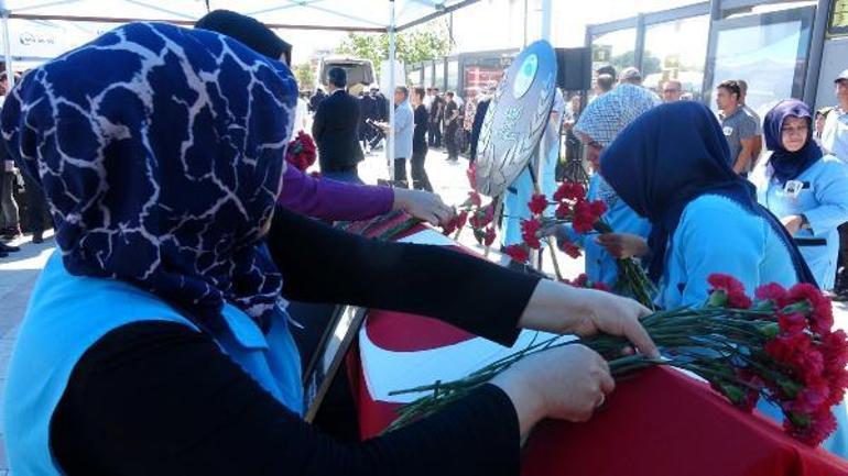 Pompa arızası için indikleri kuyuda zehirlenen işçiler, son yolculuğuna uğurlandı