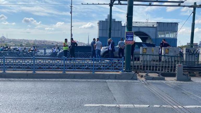 Galata Köprüsünde tramvay yoluna giren cip kaldırıldı, seferler normale döndü