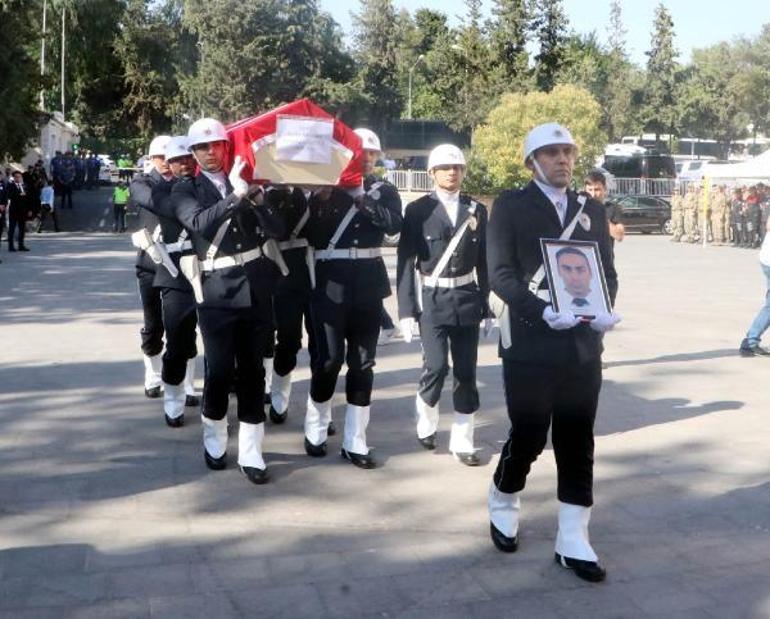 Şanlıurfa’da zırhlı polis aracı devrildi: 1 şehit
