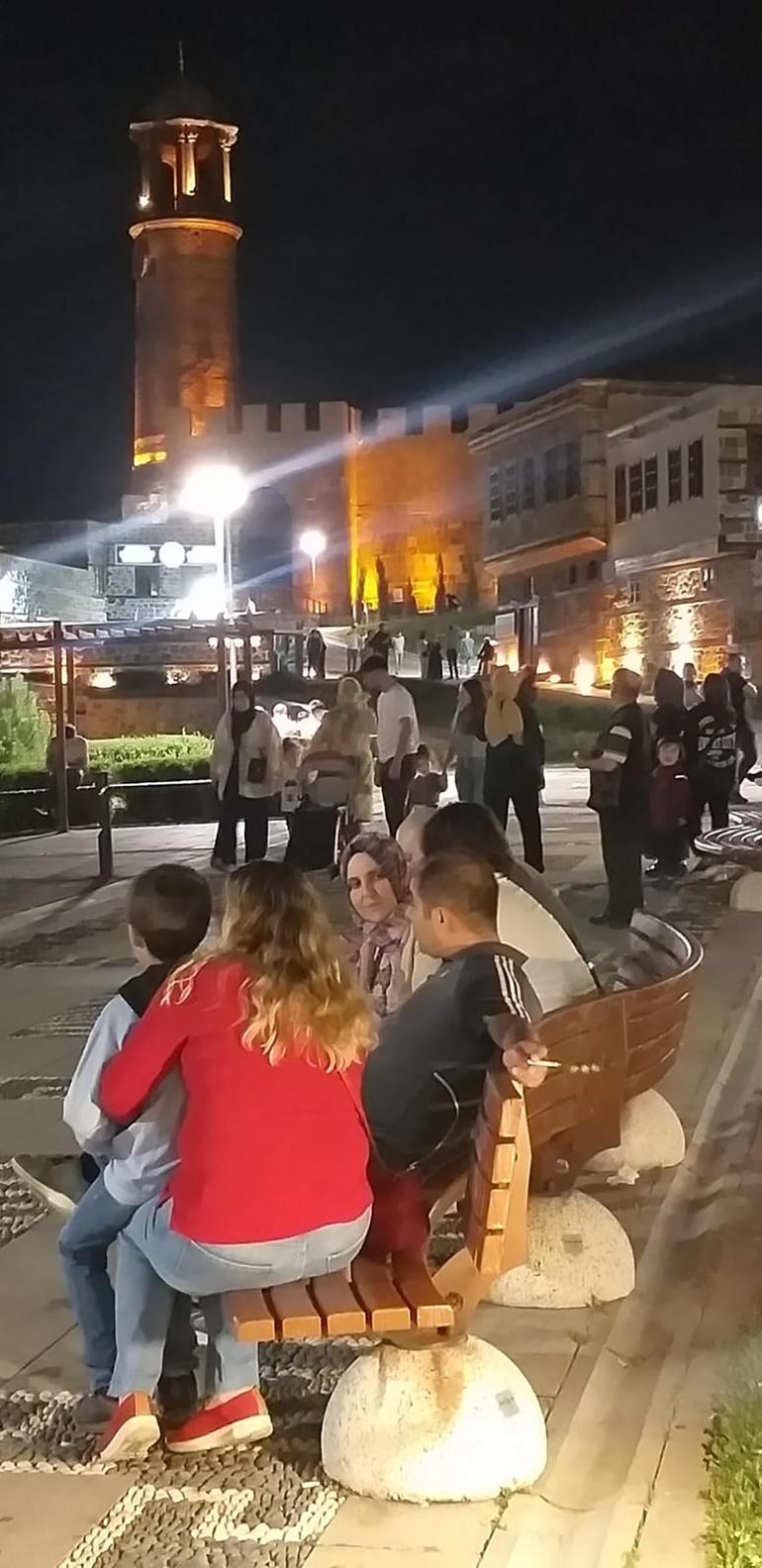 Konya 5.0, İzmir 3.9 ve Erzurum 4.1 ile sarsıldı