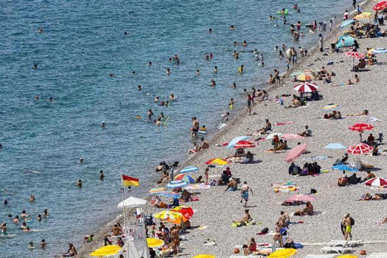 Antalyada sahilde ve kanalda serinlik