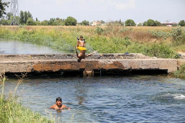Antalyada sahilde ve kanalda serinlik
