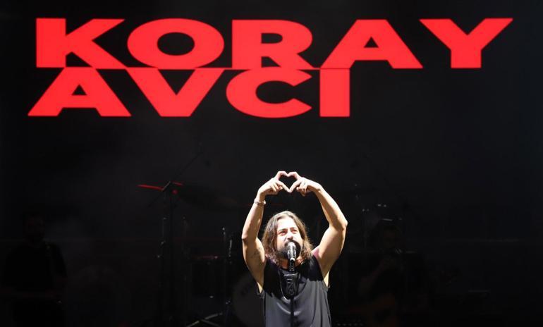 Koray Avcı Büyükçekmecedeki festivalde konser verdi