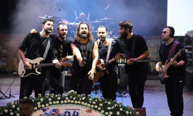 Koray Avcı Büyükçekmecedeki festivalde konser verdi