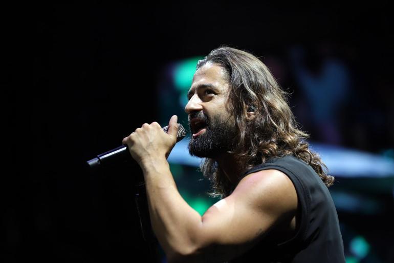 Koray Avcı Büyükçekmecedeki festivalde konser verdi