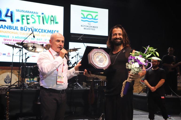 Koray Avcı Büyükçekmecedeki festivalde konser verdi