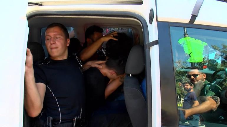 Büyükçekmece Adliyesi önünde polisin dur ihtarına uymayarak kaçan motosikletli iki kişi yakalandı