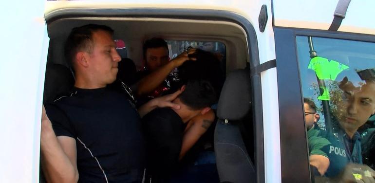 Büyükçekmece Adliyesi önünde polisin dur ihtarına uymayarak kaçan motosikletli iki kişi yakalandı