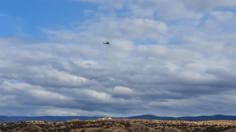 Helikopter ile havadan maden araştırması