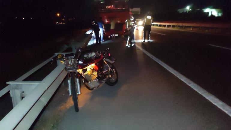 TIRı sollarken 2 motosiklet çarpıştı: Yasin öldü, 3 arkadaşı yaralı
