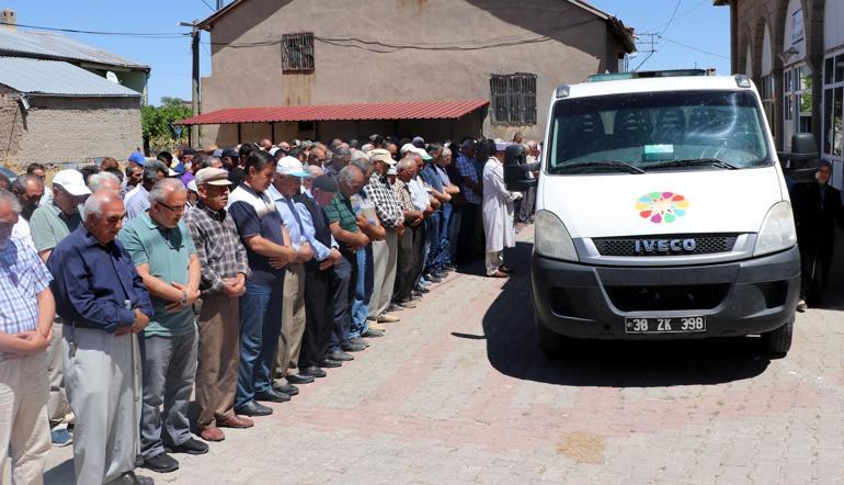13 gün sonra cesedi bulunan tıp fakültesi öğrencisi Ahmet Enes, toprağa verildi