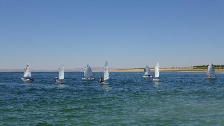 Kırşehirde Optimist Yelken Yarışlarının startı verildi