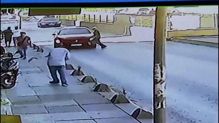 Bayrampaşada otomobilin çarptığı yaya hayatını kaybetti