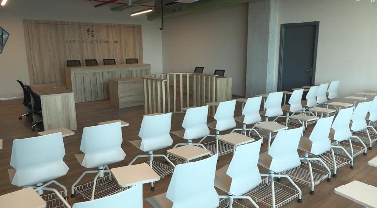 Vakıf üniversitesi kampüs turu düzenledi