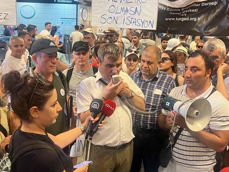 Görme engellilerden bariyer eylemi