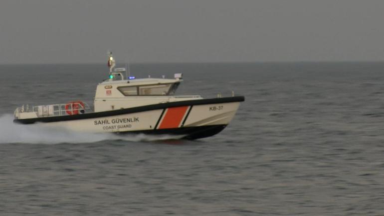 Büyükçekmece’de denize açılan çift kayboldu: Baba kurtarıldı, anne aranıyor