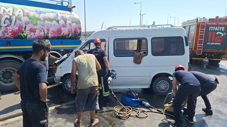 Sulama tankerine çarpan minibüsün sürücüsü yaralandı