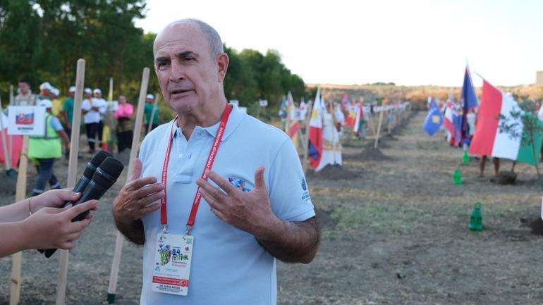 Dünya barışı için 100 ülkenin gençleri 100 zeytin fidanı dikti