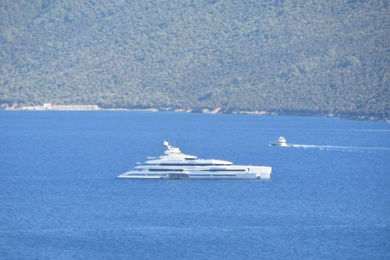 Manchester Citynin sahibi Şeyh Mansurun yatı Bodrumda