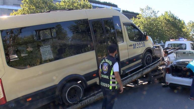 Bakırköyde minibüslere yolcu gibi binen polisler kurallara uymayanlara ceza yağdırdı