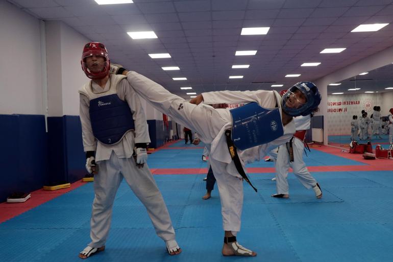 Tekvando antrenörlüğünü anne ve babası yaptı, Türkiye 3üncüsü oldu
