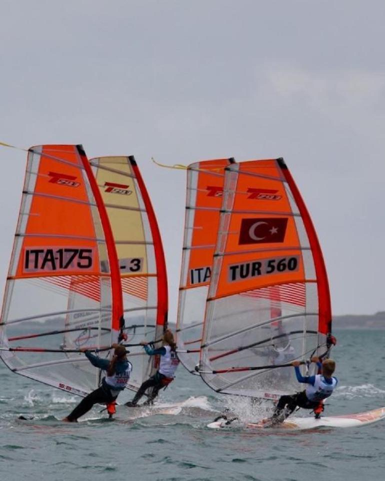 İzmirli sörfçü Sarp Şarlıdan büyük gurur