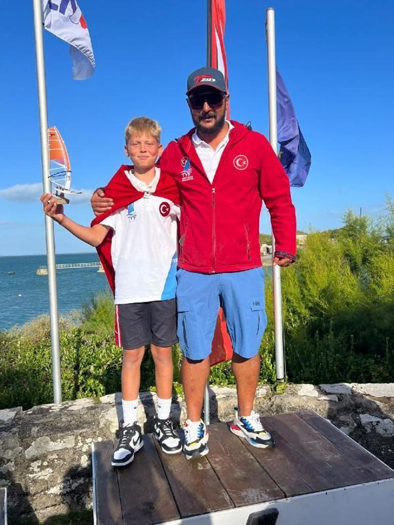 İzmirli sörfçü Sarp Şarlıdan büyük gurur