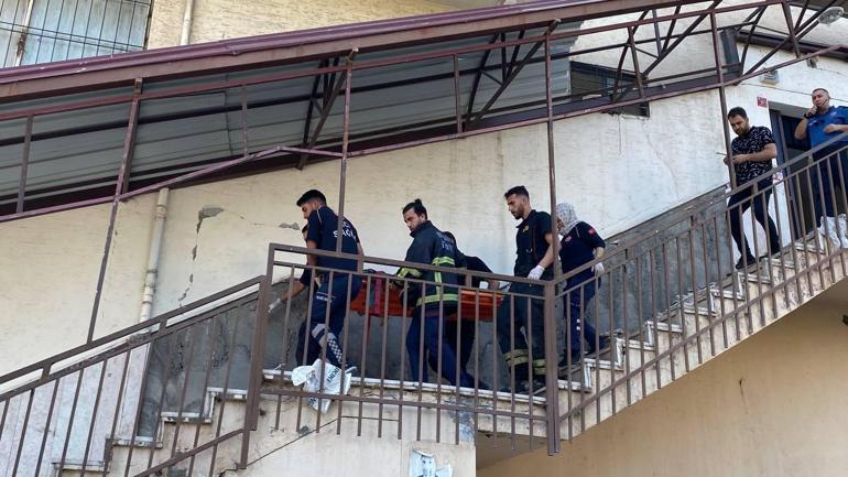 Boşaltılan binada asansör halatını sökerken 8inci kattan boşluğa düştü