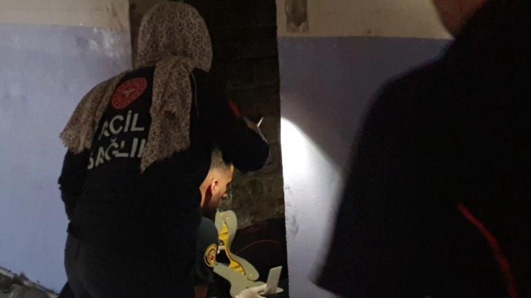 Boşaltılan binada asansör halatını sökerken 8inci kattan boşluğa düştü