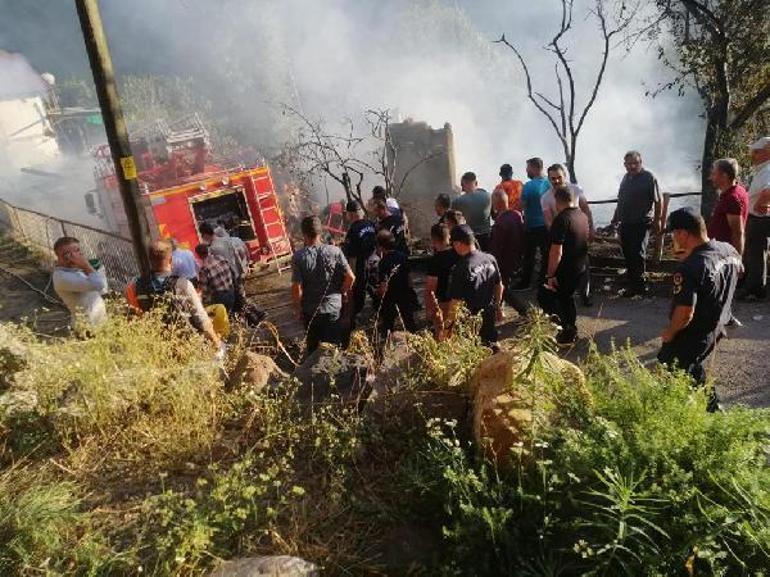 Artvin’deki yangında, köylüler yaylaya çıktığı için evler boşmuş