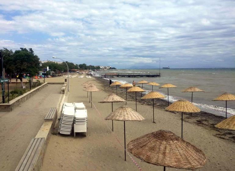 Fırtınanın etkili olduğu Şarköyde denize girmeyin anonsu