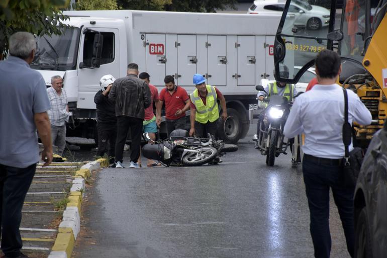 Şişlide kayganlaşan yolda yokuş aşağı kayan kamyon 7 araca çarptı