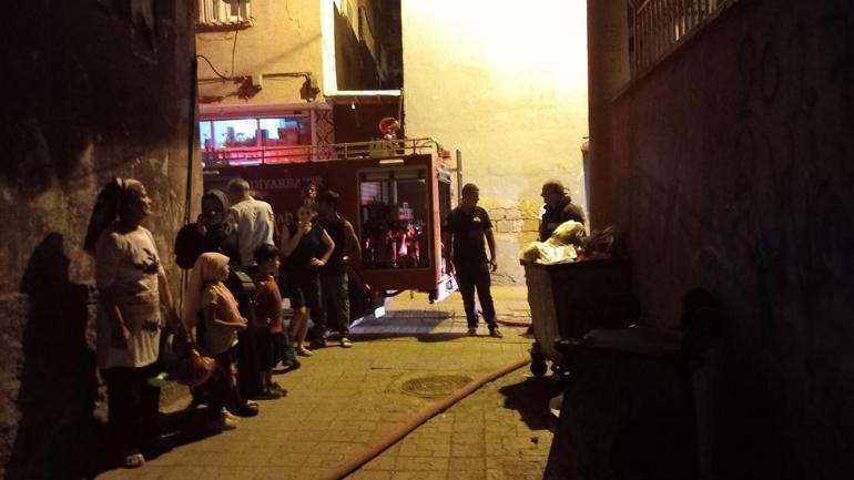 Diyarbakır’da apartman dairesinde yangın