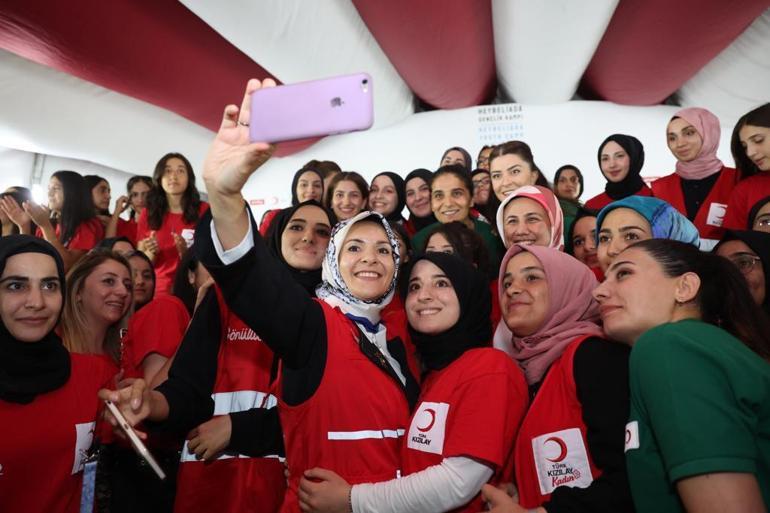 Aile ve Sosyal Hizmetler Bakanı Göktaş Kızılay Gençlik Kampını ziyaret etti