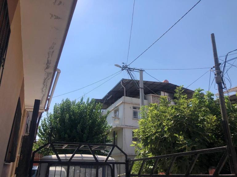 Evin elektrik bağlantısını yapmak için çıktığı direkte akıma kapılıp öldü